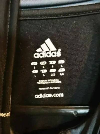 Chaqueta deportiva Adidas negra con detalles grises - miniatura 3
