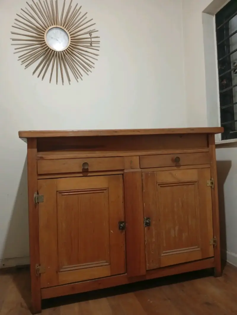 Mueble de cocina de madera con cajones y puertas - 2