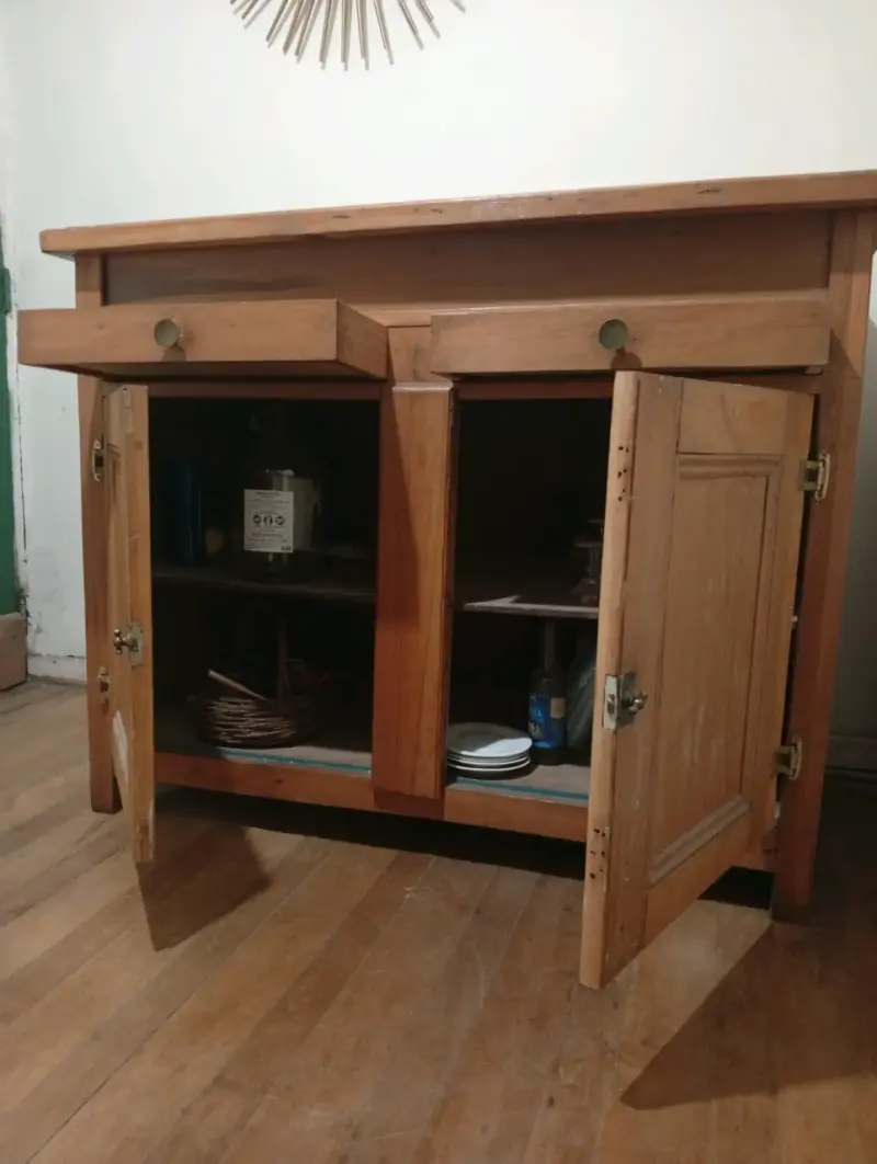 Mueble de cocina de madera con cajones y puertas - 3