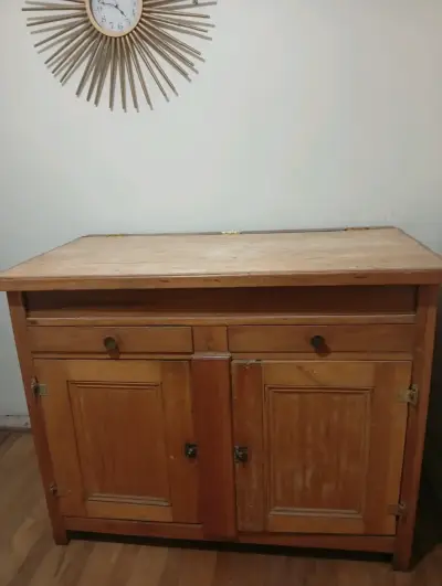 Mueble de cocina de madera con cajones y puertas - miniatura 4