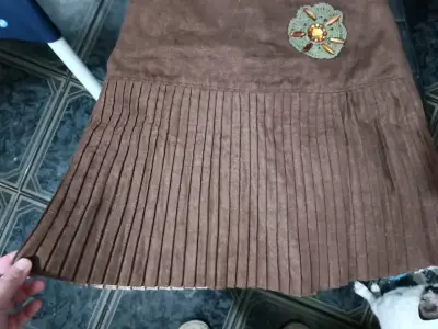 Falda marrón plisada con detalle floral Talla S - miniatura 1