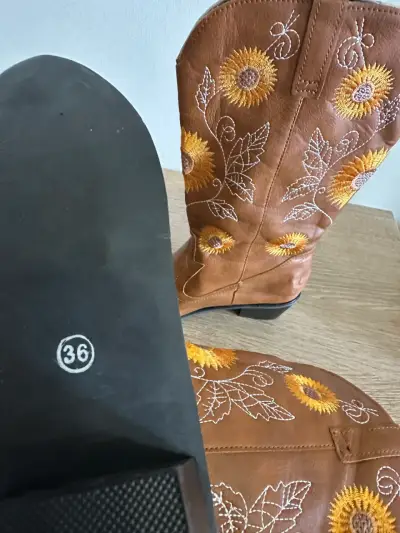 Botas vaqueras bordadas con girasoles 36 - miniatura 4