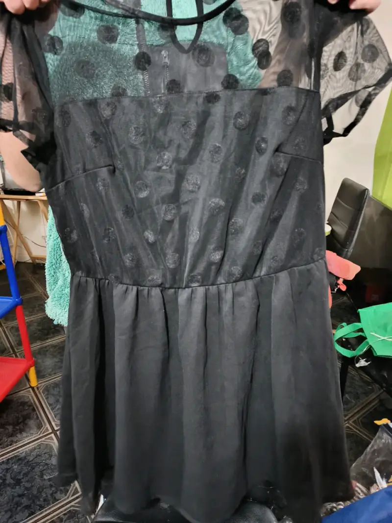 Vestido negro con transparencias y lunares - 2