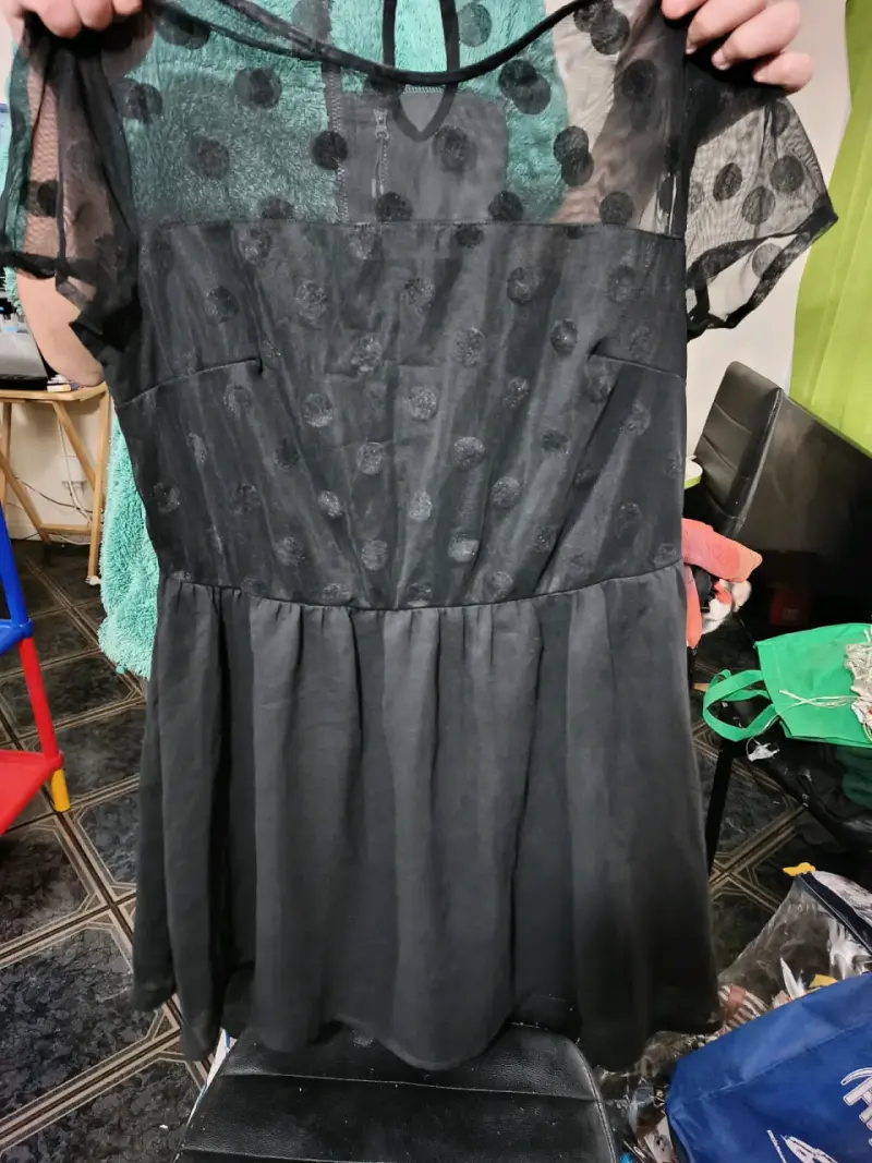Vestido negro con transparencias y lunares - 3