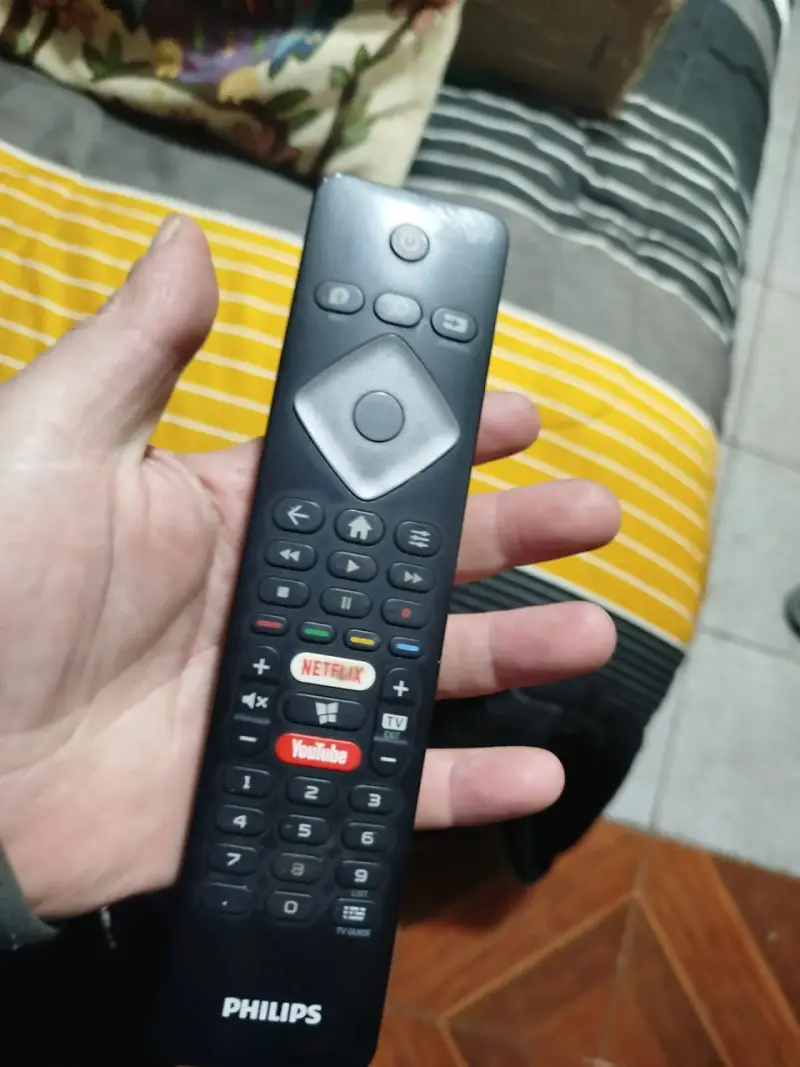 Smart TV Philips 55 pulgadas con control remoto - 4