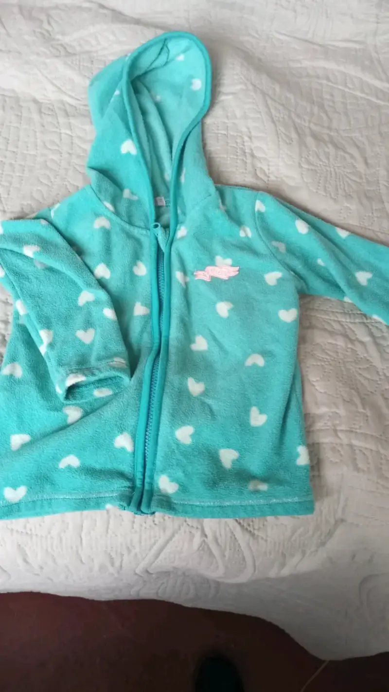 Polerón de polar para niña con capucha