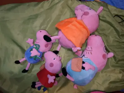 Set de peluches de la familia Peppa Pig - miniatura 3