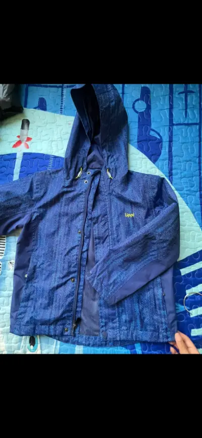 Chaqueta impermeable azul con capucha Lippi - miniatura 1