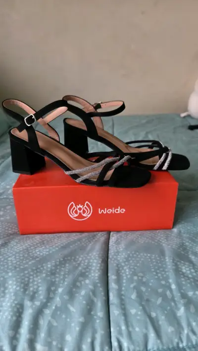 Sandalias de tacón negras con brilla - miniatura 1