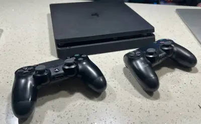 Consola PlayStation 4 Slim + 2 Controles + juegos - miniatura 1