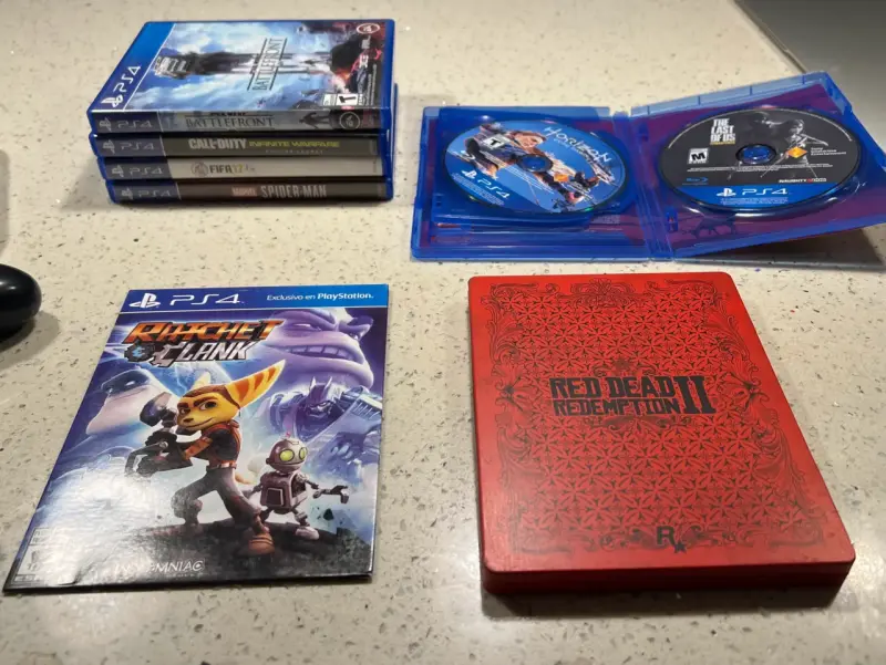 Consola PlayStation 4 Slim + 2 Controles + juegos - 2