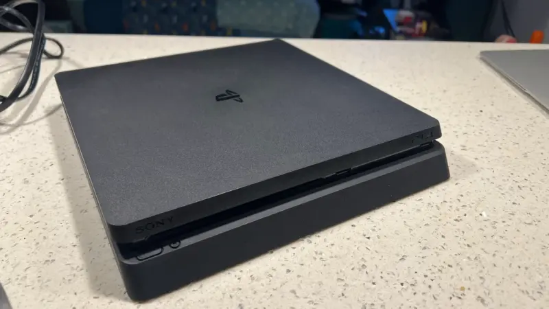 Consola PlayStation 4 Slim + 2 Controles + juegos - 3