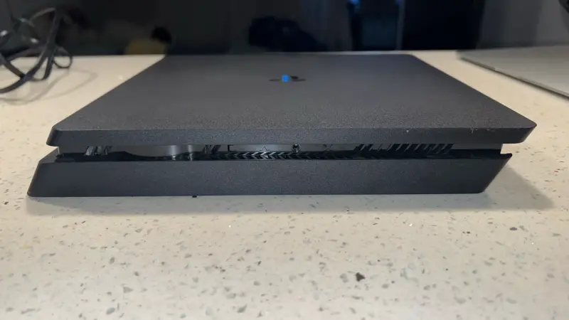 Consola PlayStation 4 Slim + 2 Controles + juegos - 5