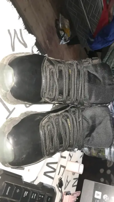 Botas negras de hombre estilo deportivo - miniatura 1