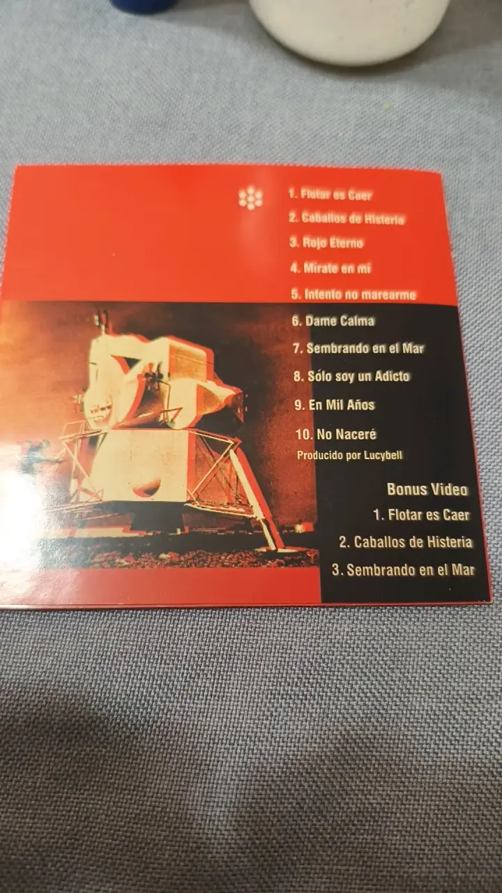 Carátula CD Edición Aniversario Lucybell - 3