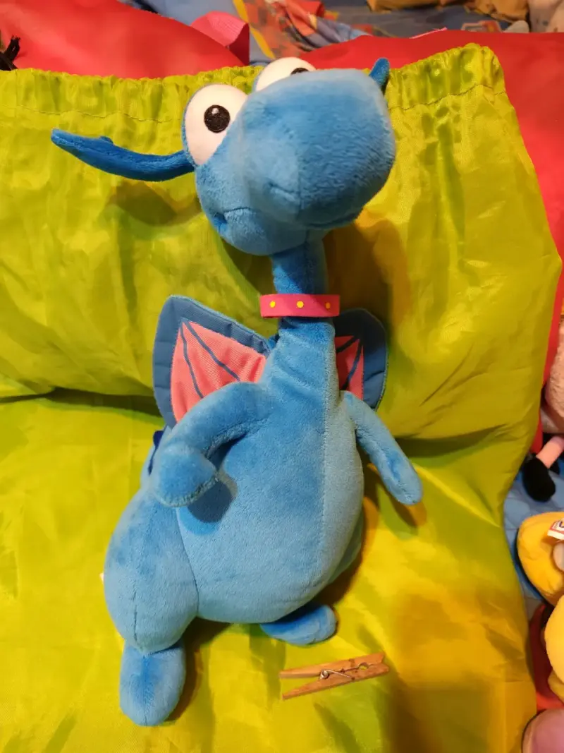 Doctora de juguete peluche de dragón azul. - 1
