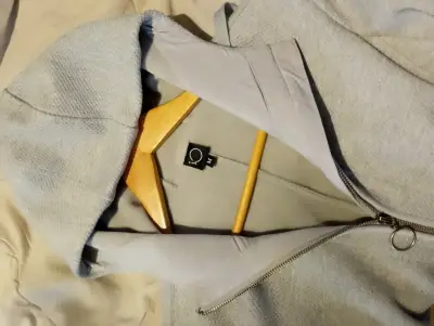 Abrigo IO gris con capucha y cierre frontal - miniatura 3