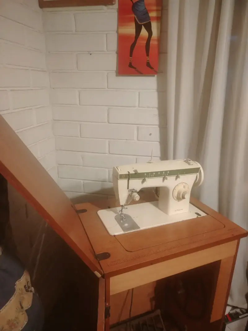 Máquina de Coser Singer 268 con Mueble - 4