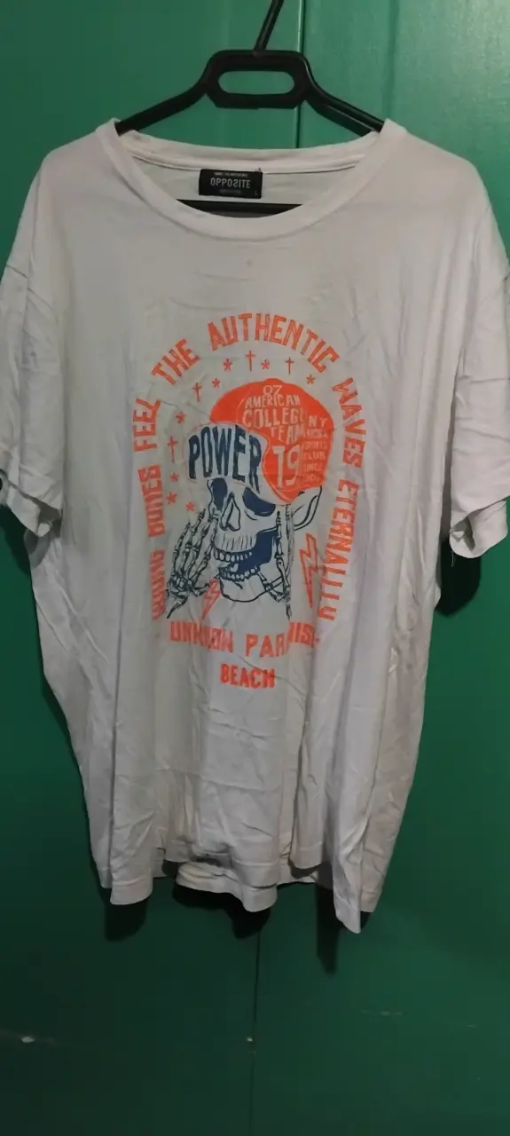 Polera blanca con diseño gráfico Opposite - 1