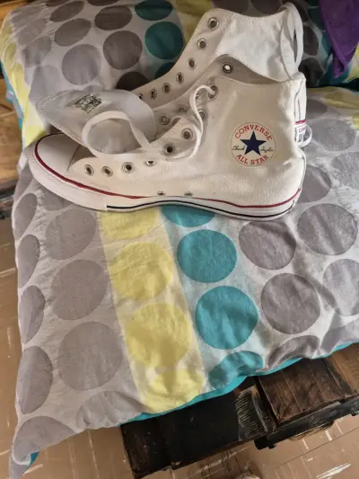 Zapatillas Converse All Star blancas en buen estado - miniatura 3