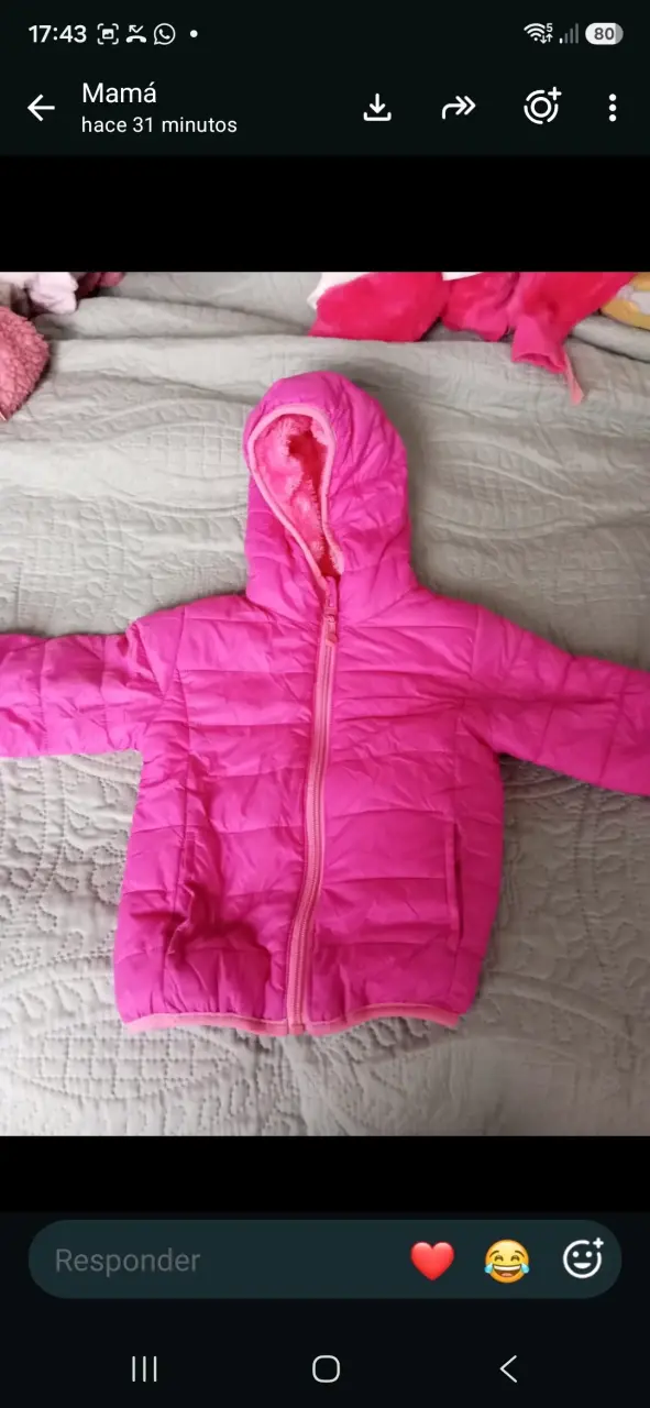 Chaqueta acolchada rosa para niña con capucha