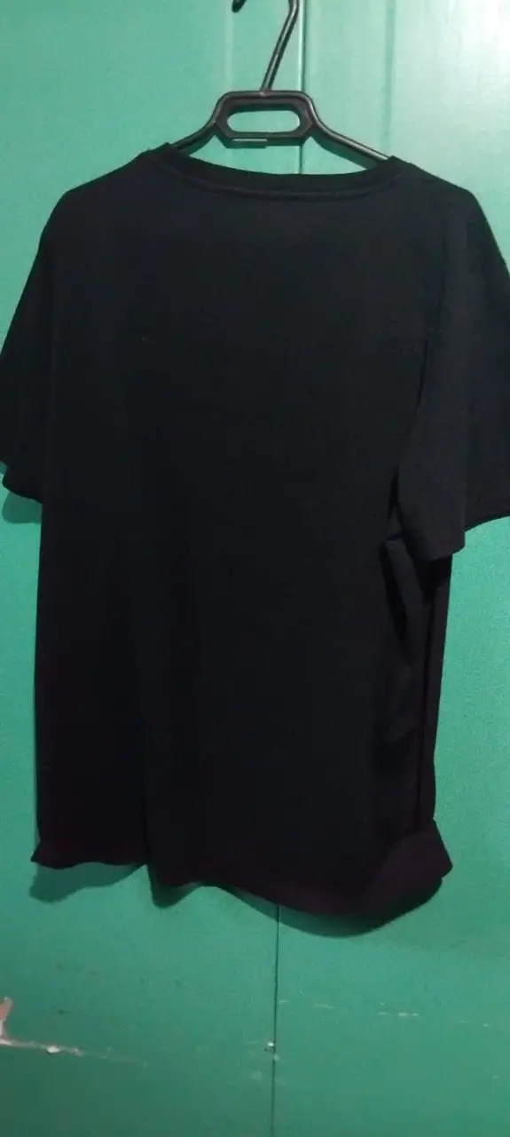 Polera negra con logos Converse, Umbro y Hi-Tec - 2