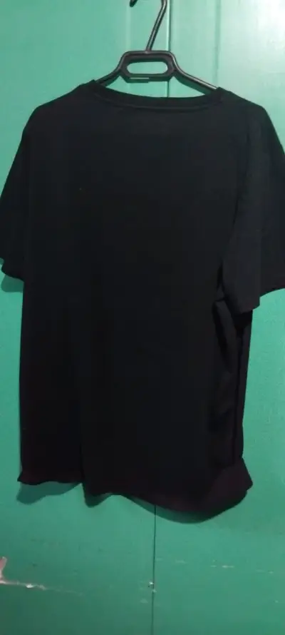 Polera negra con logos Converse, Umbro y Hi-Tec - miniatura 2