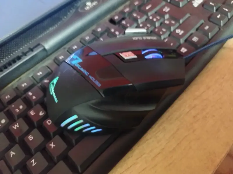 Mouse gamer con cable y luces LED - 3
