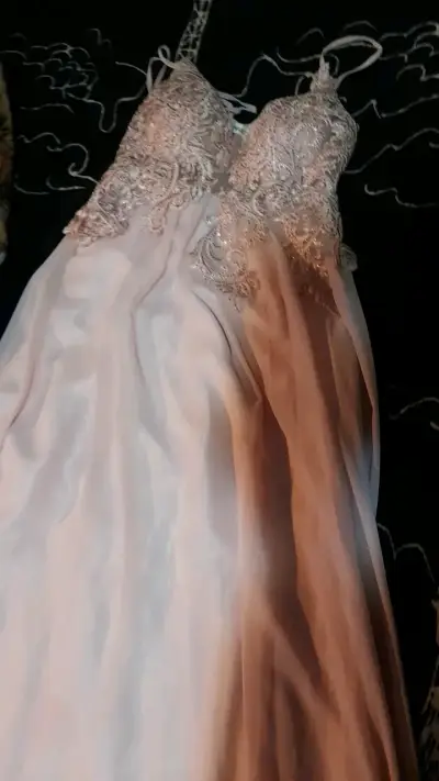 Vestido de fiesta rosa con encaje - miniatura 1