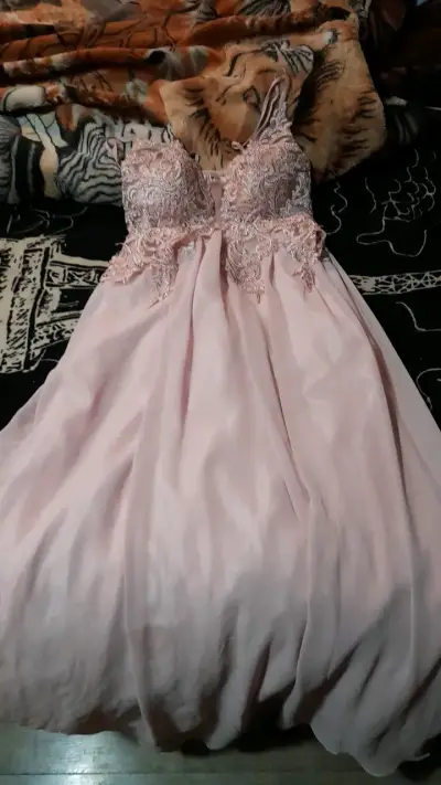 Vestido de fiesta rosa con encaje - miniatura 2