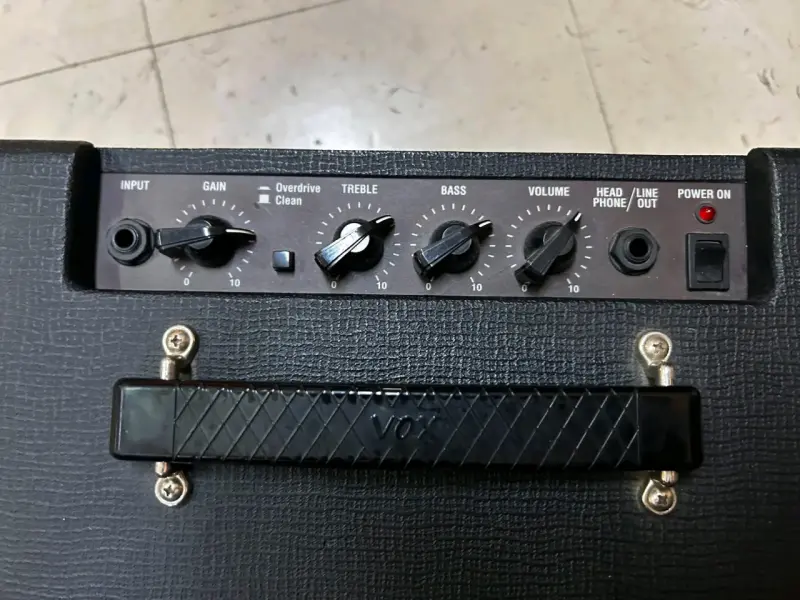 Amplificador de guitarra Vox compacto - 1