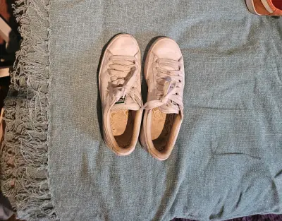 Se venden Zapatillas Puma usadas. - miniatura 1