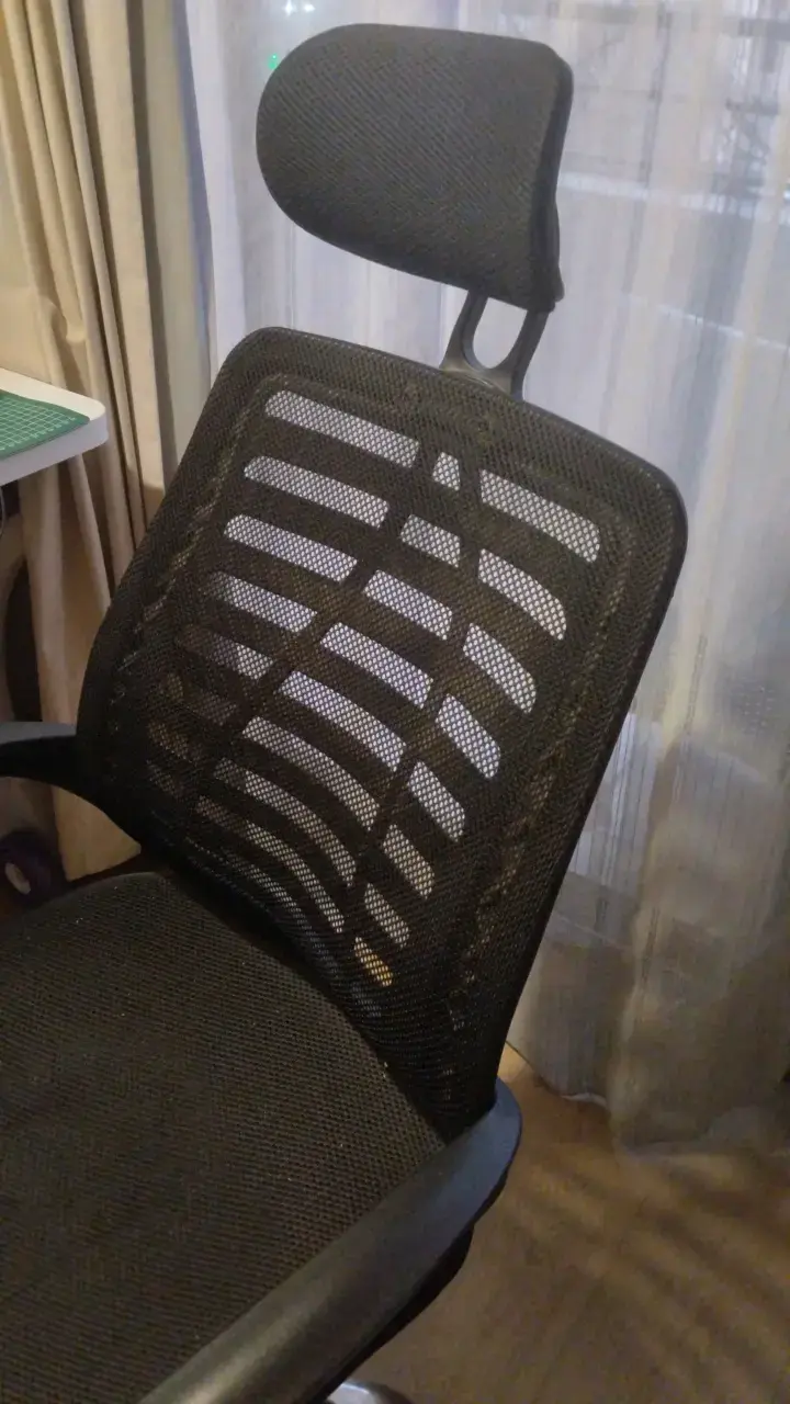 Silla de Oficina Ergonómica Negra con Reposacabezas - 4