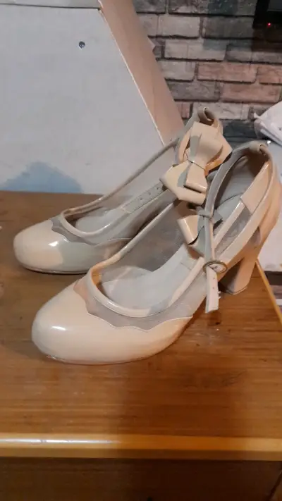 Hermosos tacos  de charol - miniatura 1