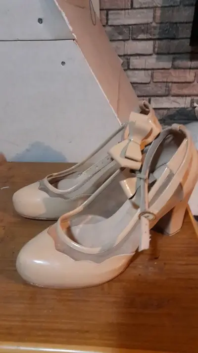 Hermosos tacos  de charol - miniatura 2