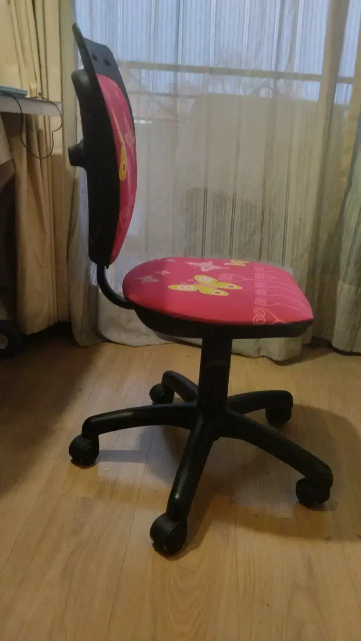 Silla giratoria infantil con diseño de mariposas - 4