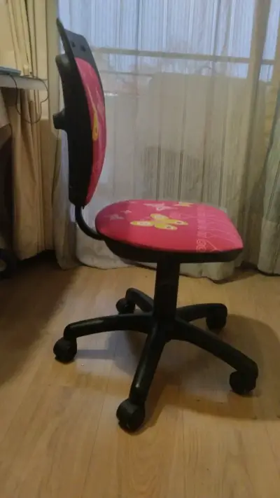 Silla giratoria infantil con diseño de mariposas - miniatura 4