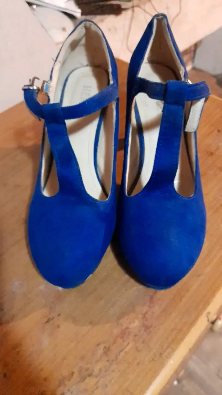 Zapatos de tacón azul con correa - 2