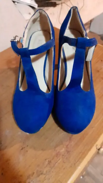Zapatos de tacón azul con correa - miniatura 2