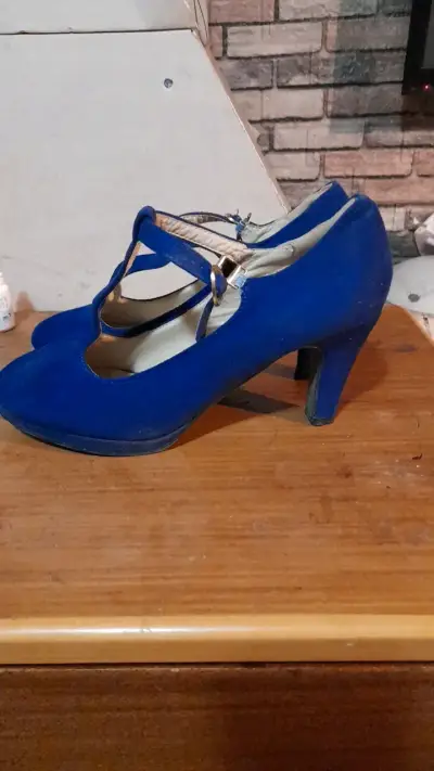 Zapatos de tacón azul con correa - miniatura 3