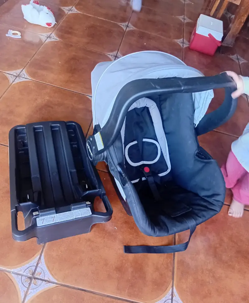 Silla de Auto para Bebé Infanti con Base - 3