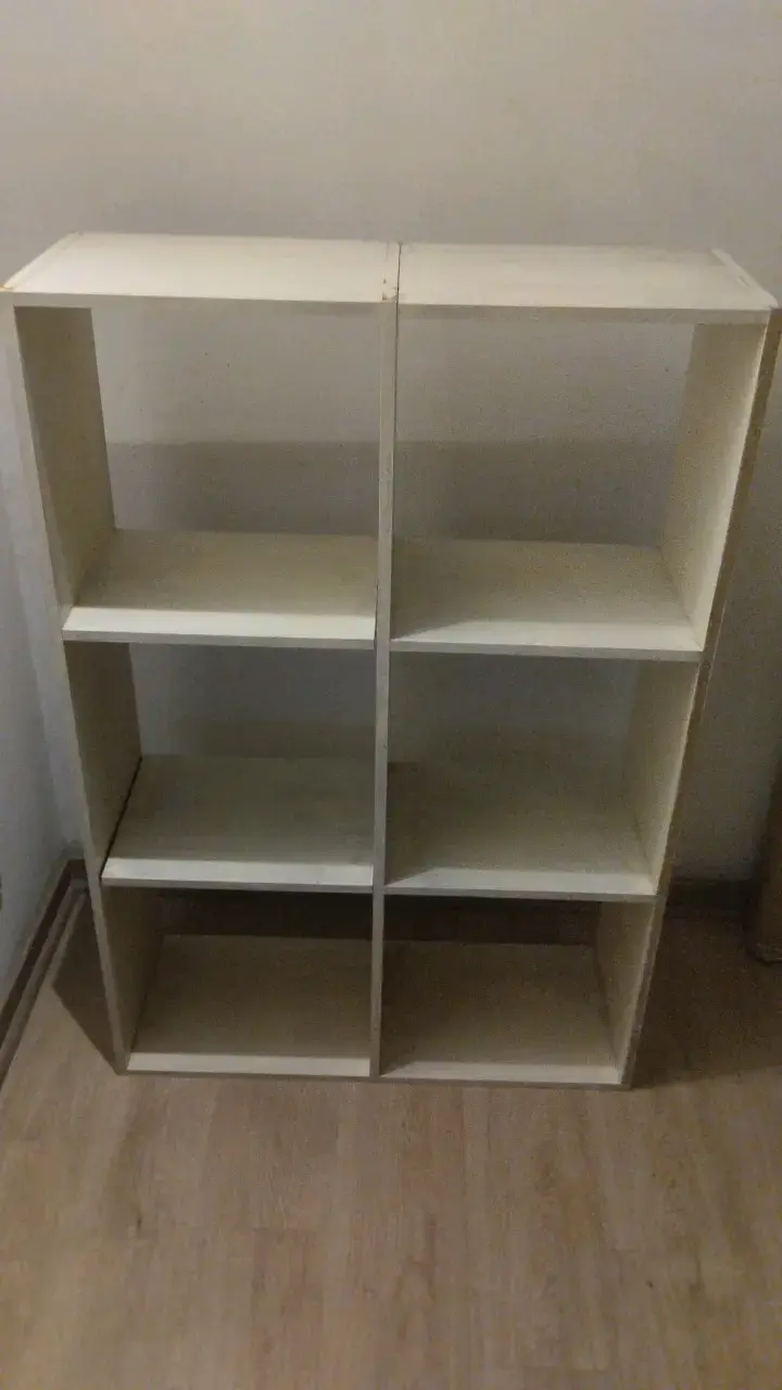 Estante de madera con 6 compartimentos - 1