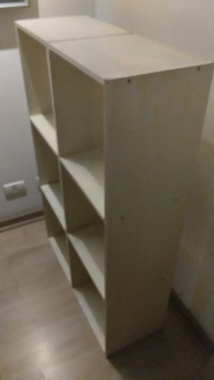 Estante de madera con 6 compartimentos - 2