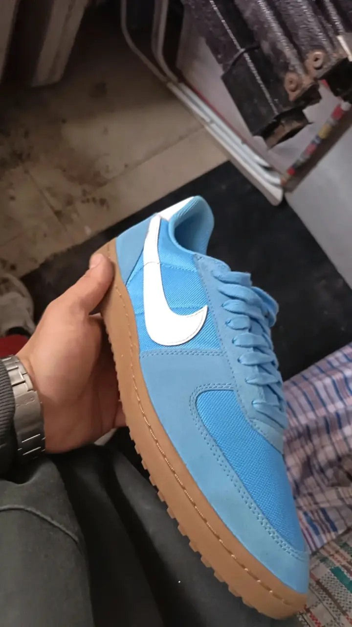 Zapatillas deportivas azules Nike clásicas