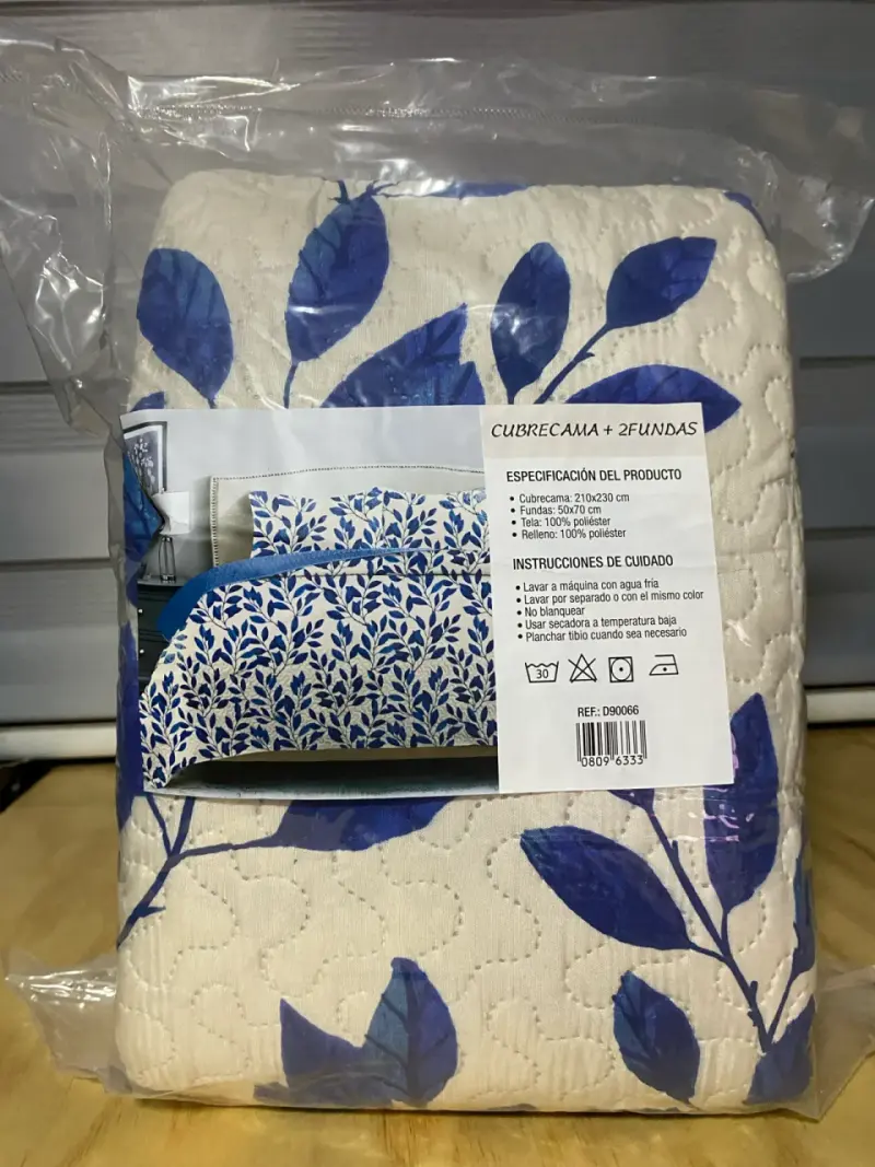 Cubre cama con diseño de hojas azules - 1