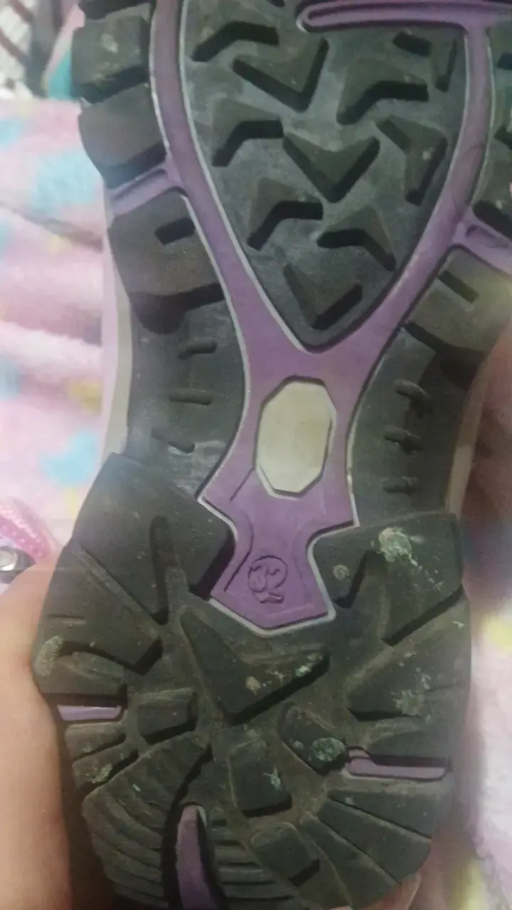 Zapatillas infantiles rosadas con diseño animado - 3