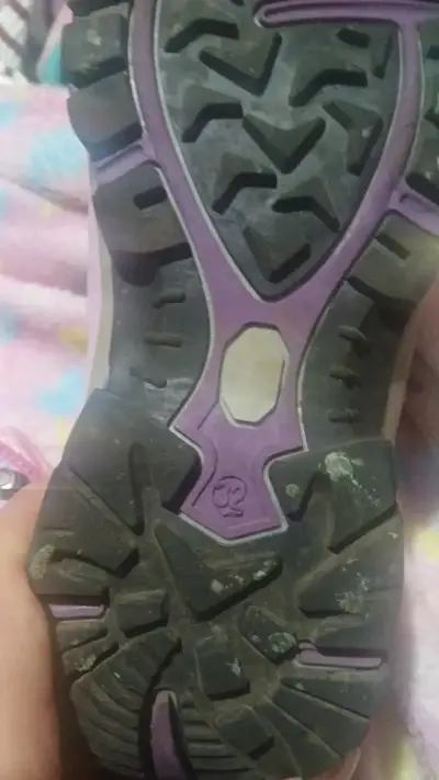Zapatillas infantiles rosadas con diseño animado - miniatura 3