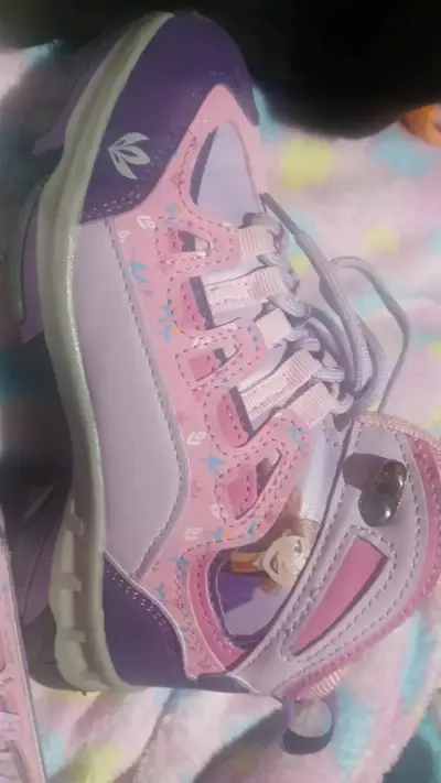 Zapatillas infantiles rosadas con diseño animado - miniatura 4