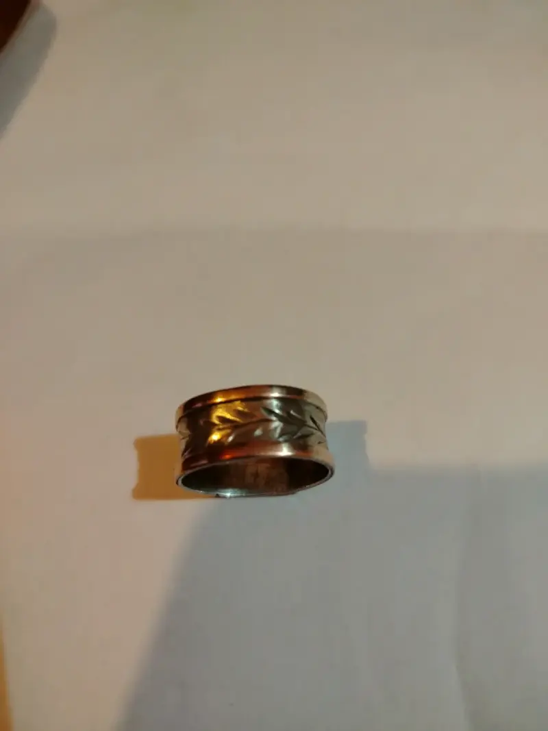 Anillo de plata y oro con diseño grabado - 1