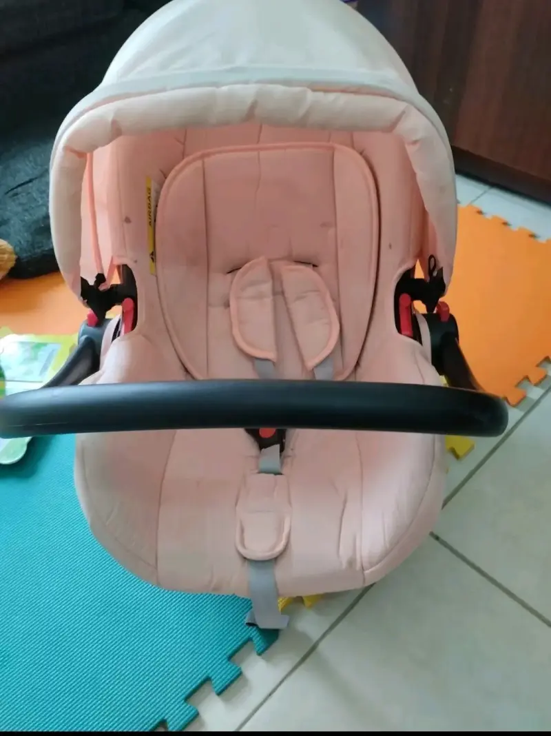 Coche de bebé rosa con capota ajustable - 3